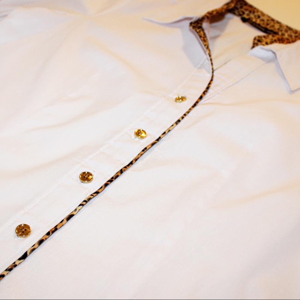 White button up with Leopard 🐆 detail NWT